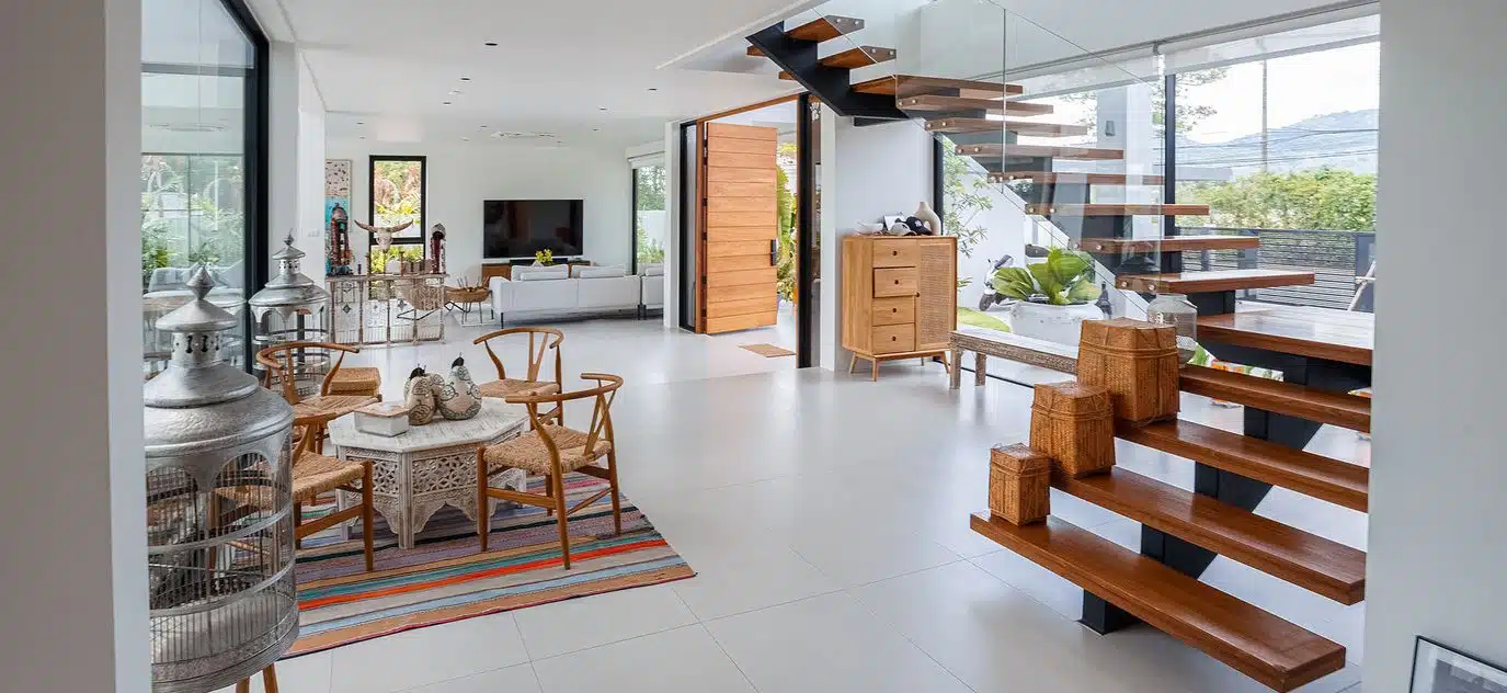 Luxurious Modern 5-Bedroom Pool Villa in Laguna