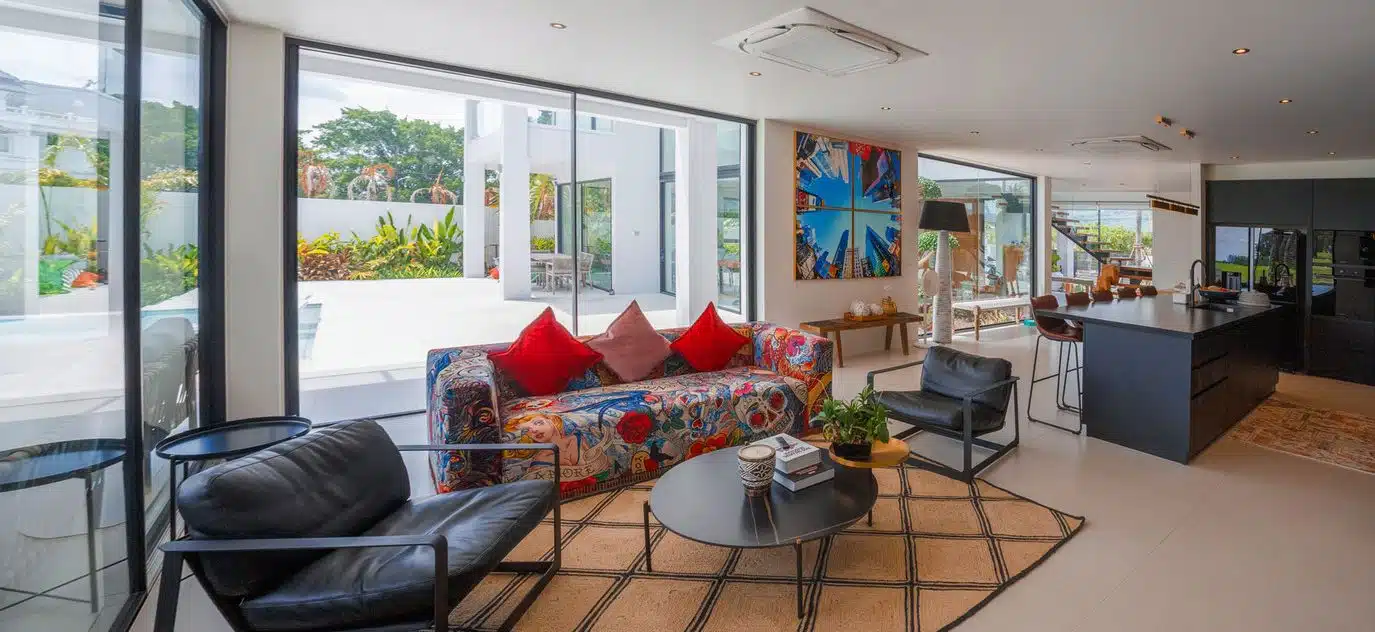 Luxurious Modern 5-Bedroom Pool Villa in Laguna