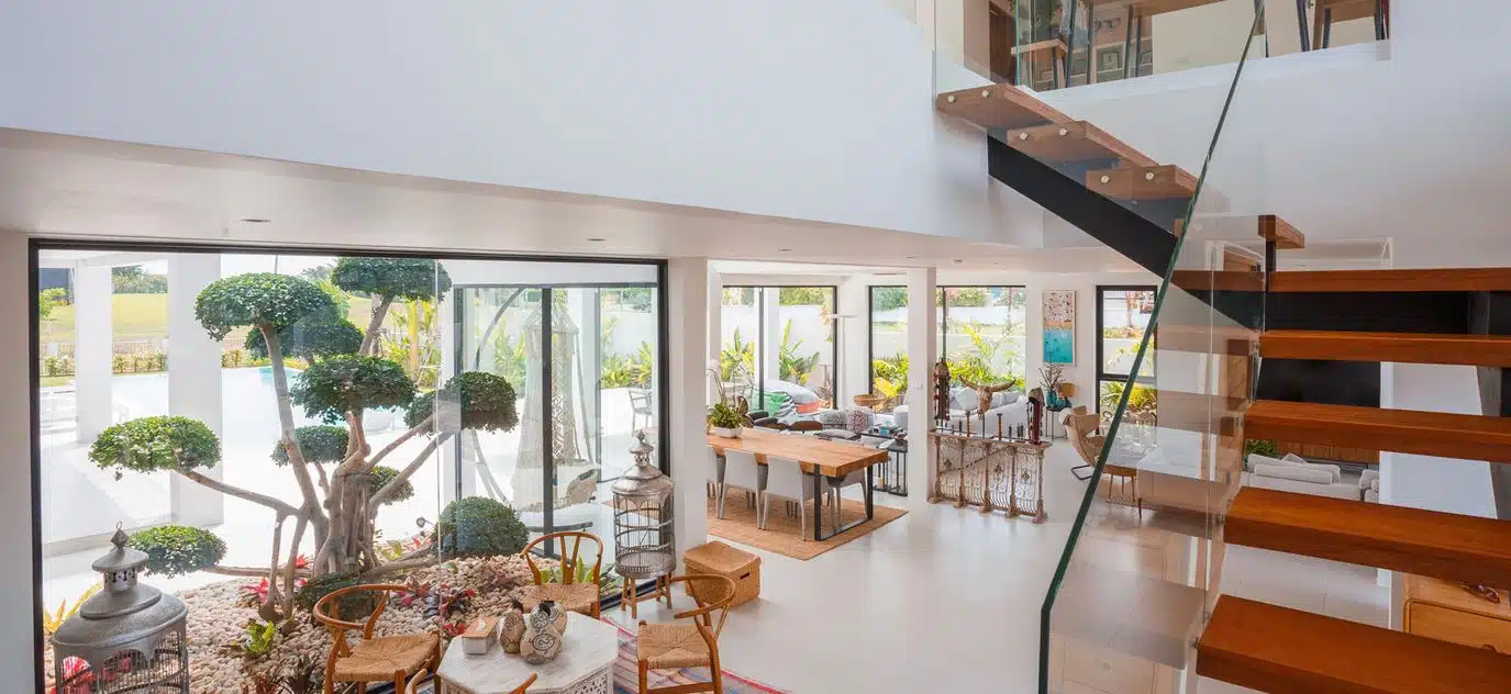 Luxurious Modern 5-Bedroom Pool Villa in Laguna
