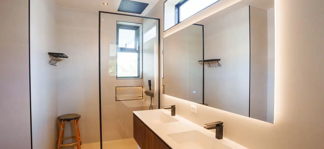 Luxurious Modern 5-Bedroom Pool Villa in Laguna