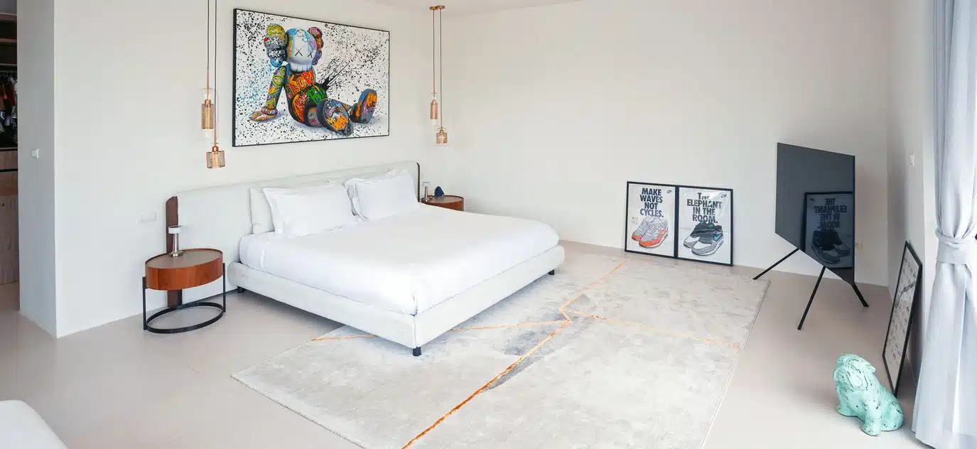 Luxurious Modern 5-Bedroom Pool Villa in Laguna