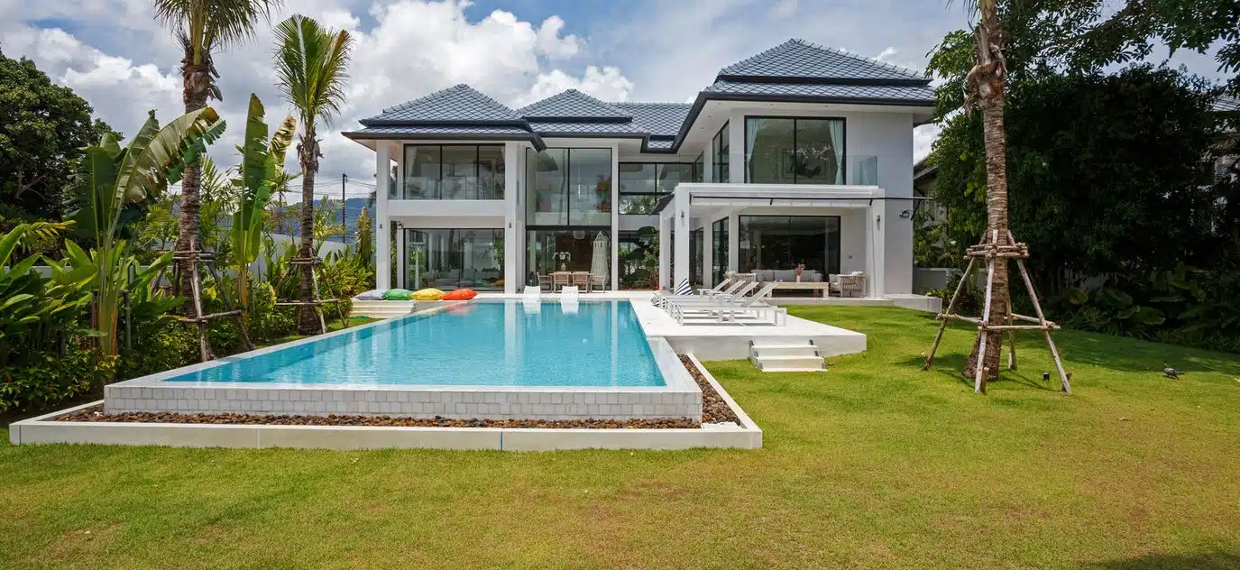 Luxurious Modern 5-Bedroom Pool Villa in Laguna