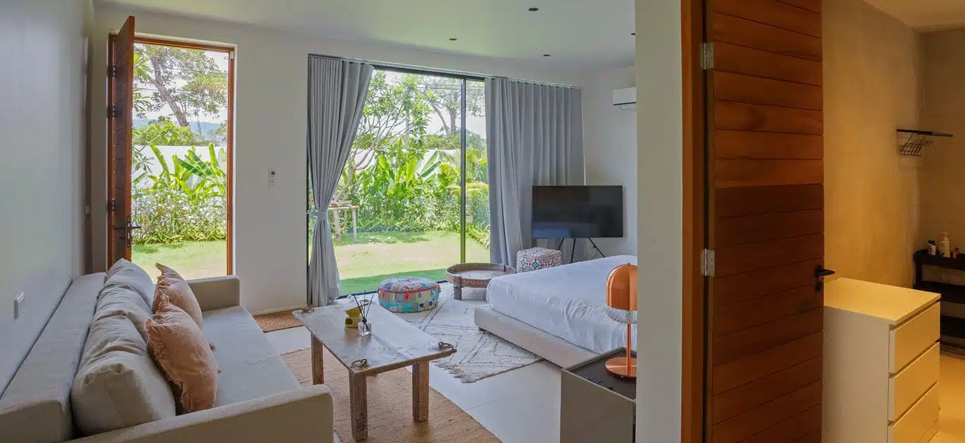 Luxurious Modern 5-Bedroom Pool Villa in Laguna